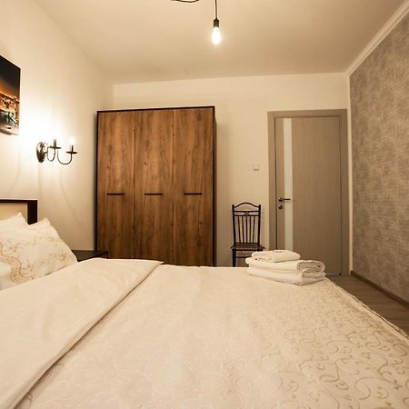 Ultra Lux 3 Rooms Apartment Near Arena City Kiev Luaran gambar