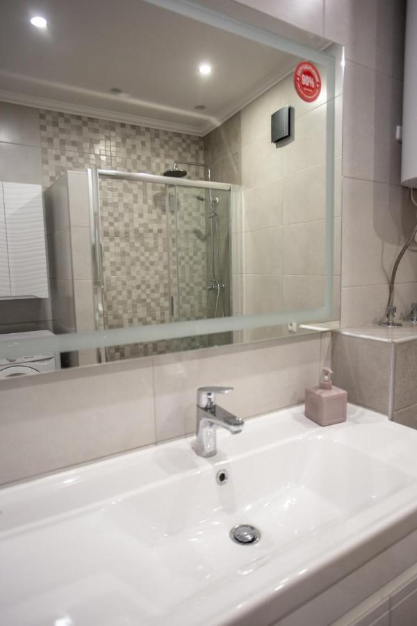 Ultra Lux 3 Rooms Apartment Near Arena City Kiev Luaran gambar